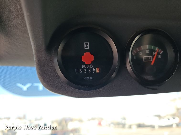 image for item DR5991 2013 Ford F750 Super Duty XL hook lift truck