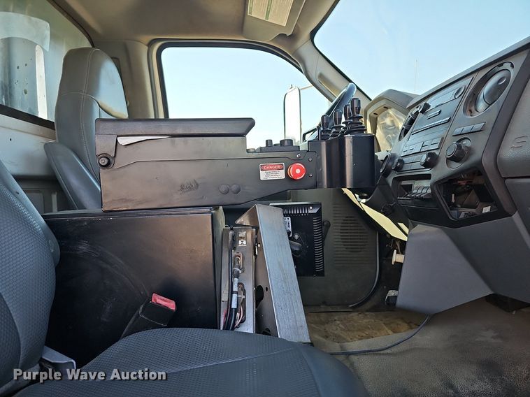 image for item DR5991 2013 Ford F750 Super Duty XL hook lift truck