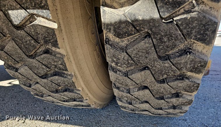 image for item DR5991 2013 Ford F750 Super Duty XL hook lift truck