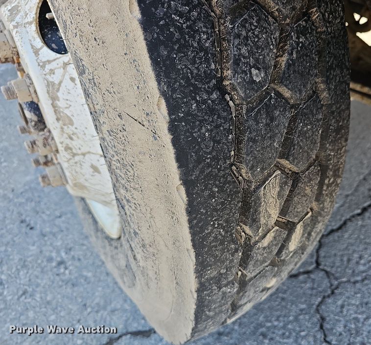 image for item DR5991 2013 Ford F750 Super Duty XL hook lift truck