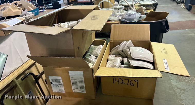 image for item EG0260 Approximately (70) Aruba Networks AP-105 Indoor Wi-Fi access points