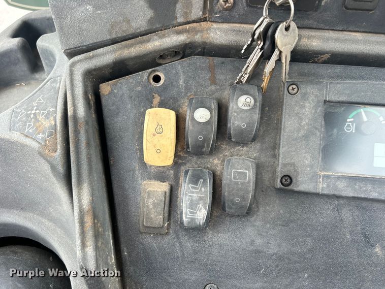 image for item EG0287 2011 John Deere 310SJ backhoe