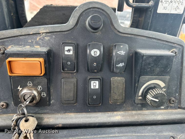 image for item EG0287 2011 John Deere 310SJ backhoe