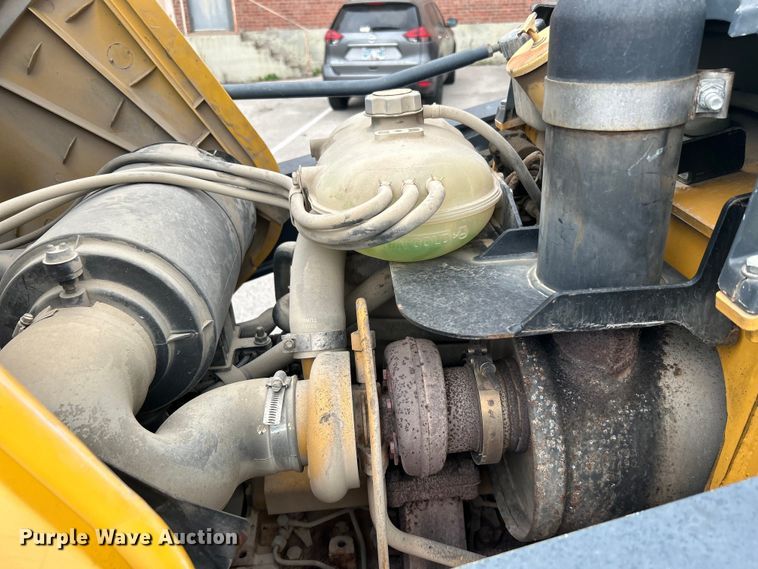 image for item EG0287 2011 John Deere 310SJ backhoe