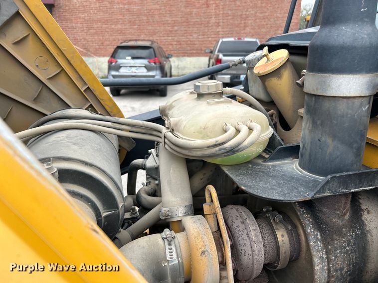 image for item EG0287 2011 John Deere 310SJ backhoe