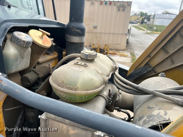 image for item EG0287 2011 John Deere 310SJ backhoe