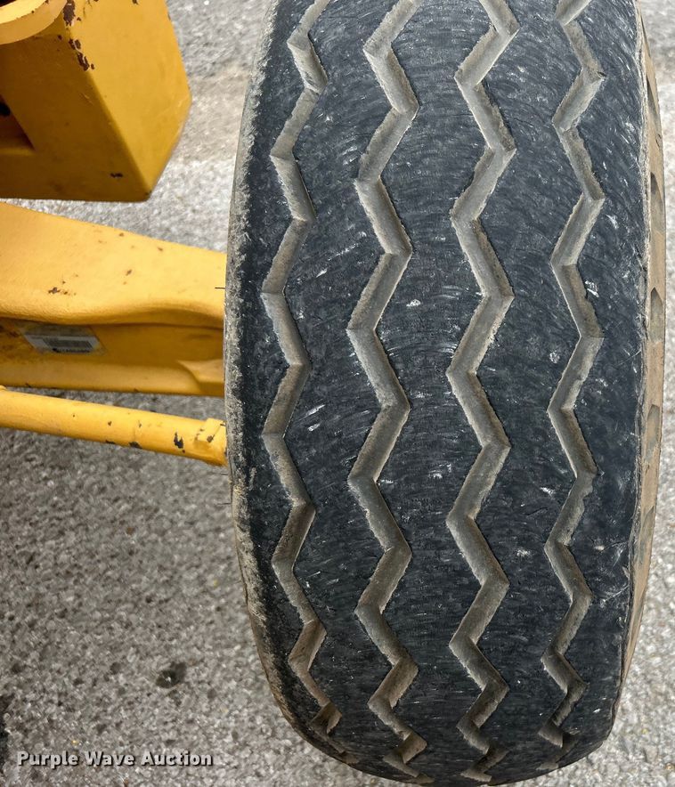 image for item EG0287 2011 John Deere 310SJ backhoe