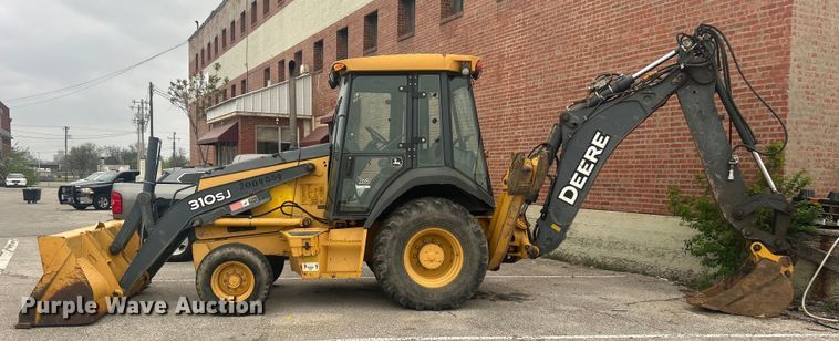 image for item EG0288 2009 John Deere 310SJ backhoe