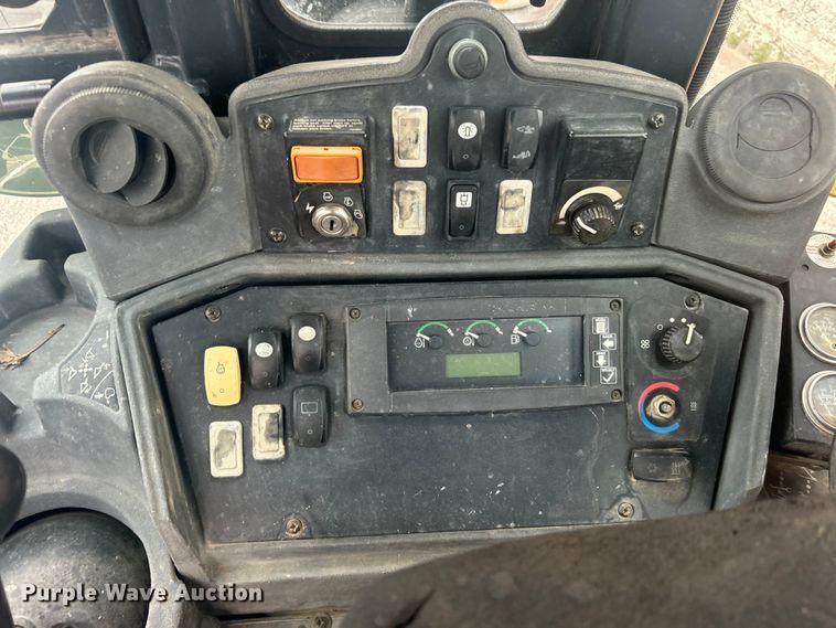 image for item EG0288 2009 John Deere 310SJ backhoe