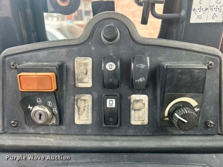 image for item EG0288 2009 John Deere 310SJ backhoe