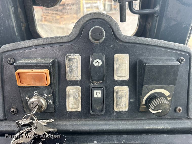 image for item EG0289 2008 John Deere 310SJ backhoe