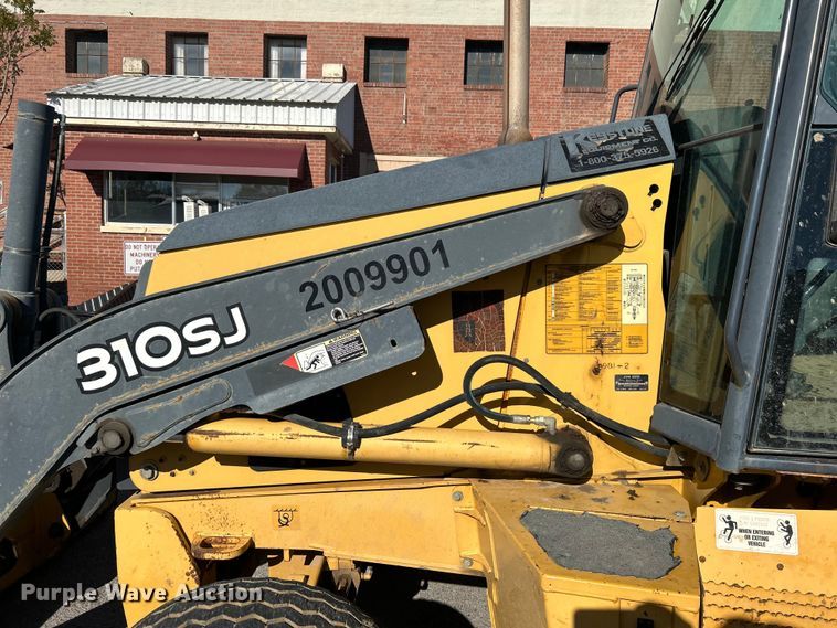 image for item EG0330 2009 John Deere 310SJ backhoe