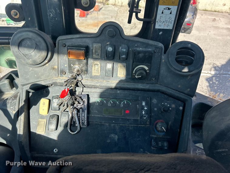 image for item EG0330 2009 John Deere 310SJ backhoe