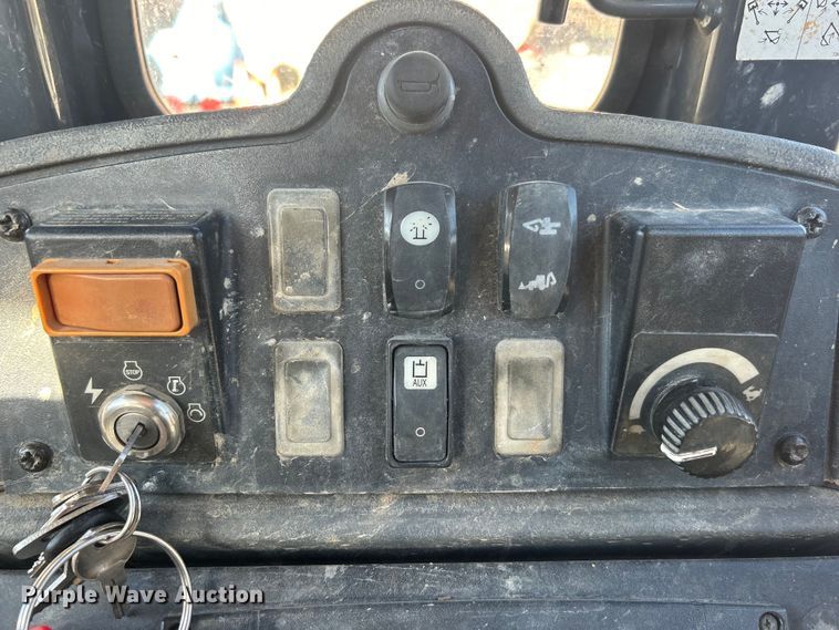 image for item EG0330 2009 John Deere 310SJ backhoe