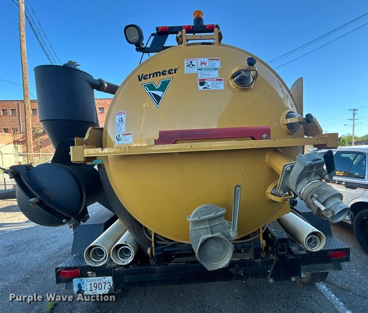 image for item EG0332 2012 Vermeer V800X205S.D. vacuum excavator