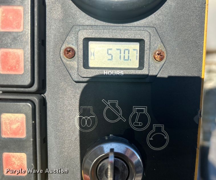 image for item EG0332 2012 Vermeer V800X205S.D. vacuum excavator