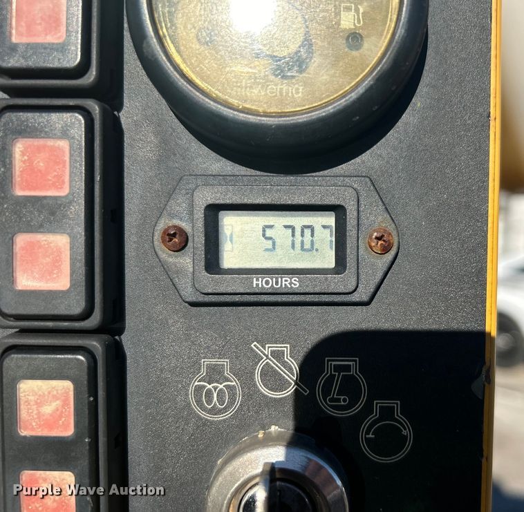 image for item EG0332 2012 Vermeer V800X205S.D. vacuum excavator