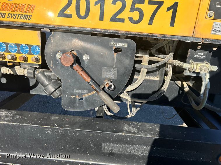 image for item EG0332 2012 Vermeer V800X205S.D. vacuum excavator