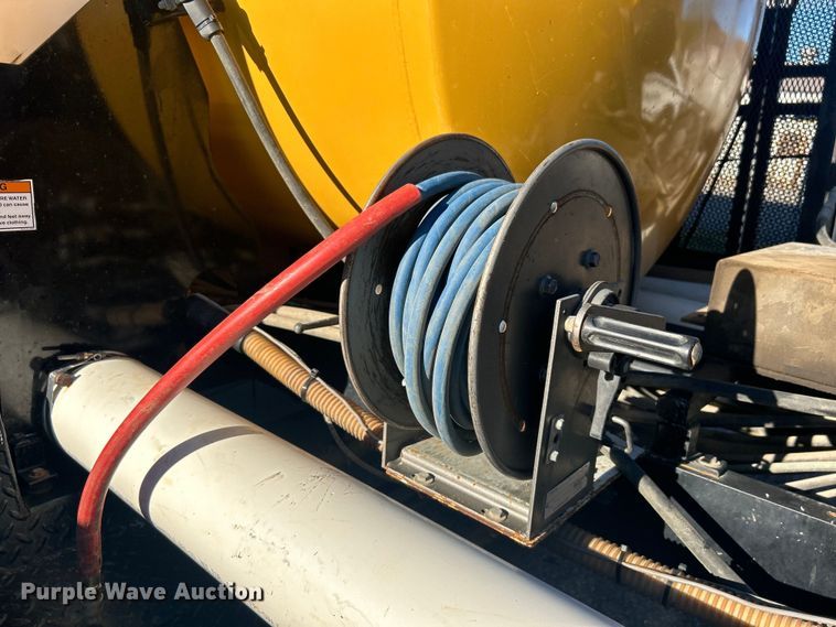 image for item EG0332 2012 Vermeer V800X205S.D. vacuum excavator