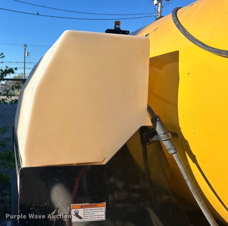 image for item EG0332 2012 Vermeer V800X205S.D. vacuum excavator