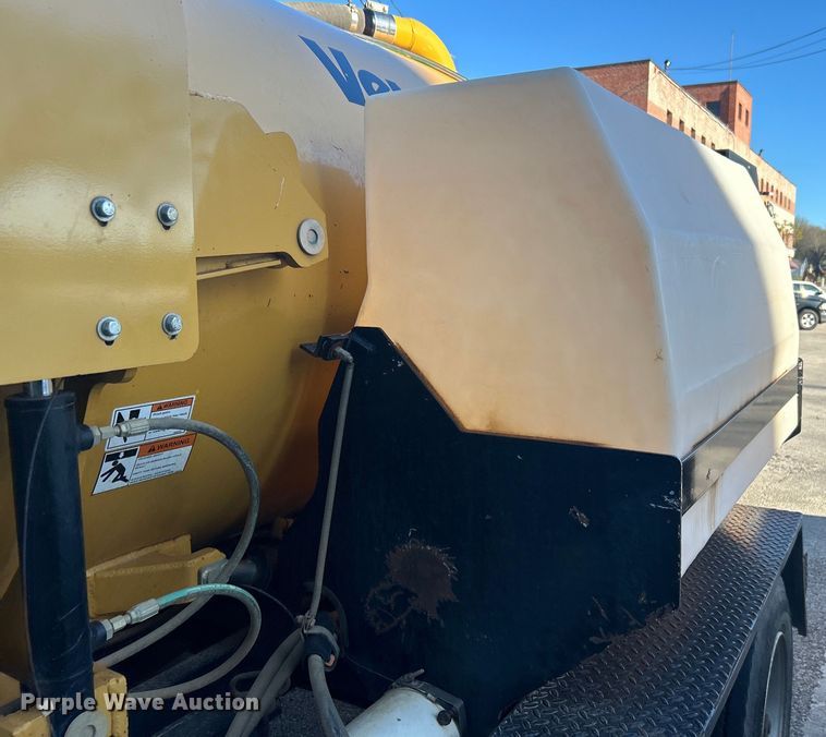 image for item EG0332 2012 Vermeer V800X205S.D. vacuum excavator