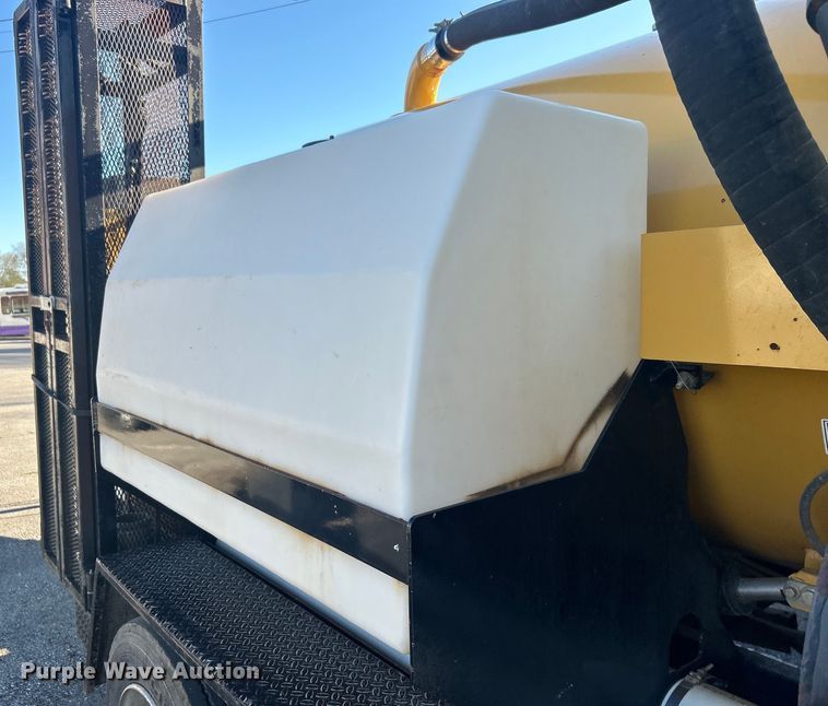 image for item EG0332 2012 Vermeer V800X205S.D. vacuum excavator