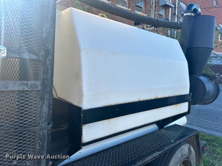 image for item EG0332 2012 Vermeer V800X205S.D. vacuum excavator