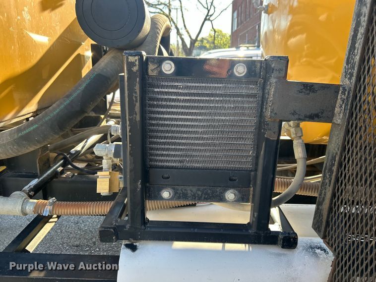 image for item EG0332 2012 Vermeer V800X205S.D. vacuum excavator