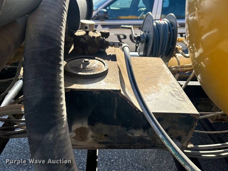 image for item EG0332 2012 Vermeer V800X205S.D. vacuum excavator