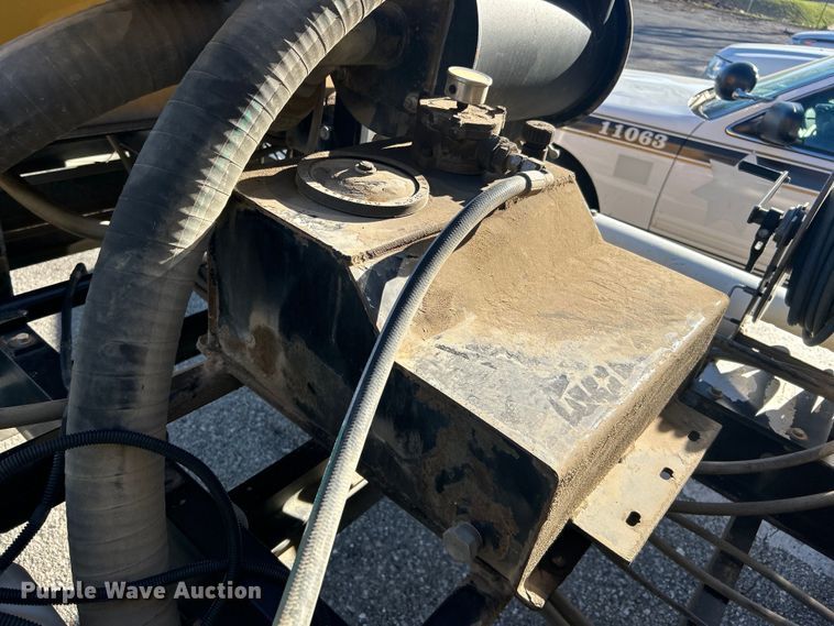 image for item EG0332 2012 Vermeer V800X205S.D. vacuum excavator