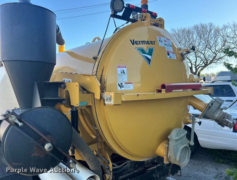 image for item EG0332 2012 Vermeer V800X205S.D. vacuum excavator