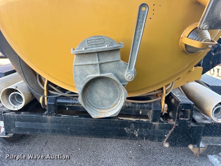 image for item EG0332 2012 Vermeer V800X205S.D. vacuum excavator