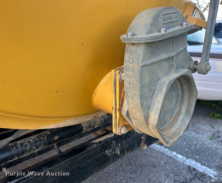 image for item EG0332 2012 Vermeer V800X205S.D. vacuum excavator