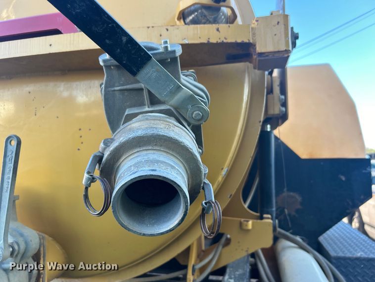 image for item EG0332 2012 Vermeer V800X205S.D. vacuum excavator