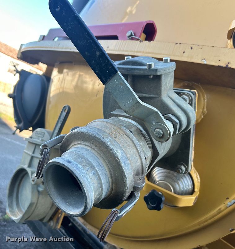 image for item EG0332 2012 Vermeer V800X205S.D. vacuum excavator