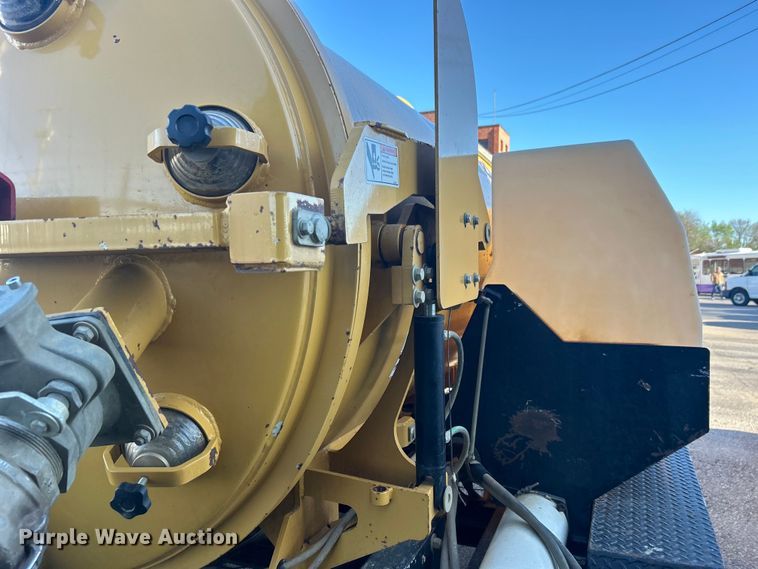 image for item EG0332 2012 Vermeer V800X205S.D. vacuum excavator