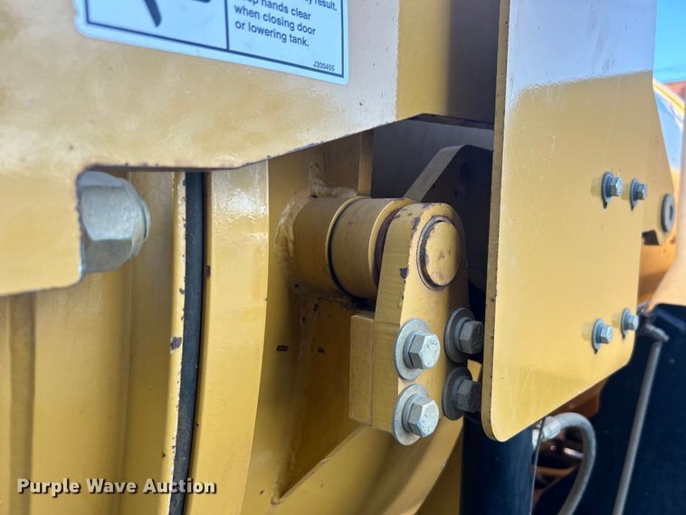 image for item EG0332 2012 Vermeer V800X205S.D. vacuum excavator