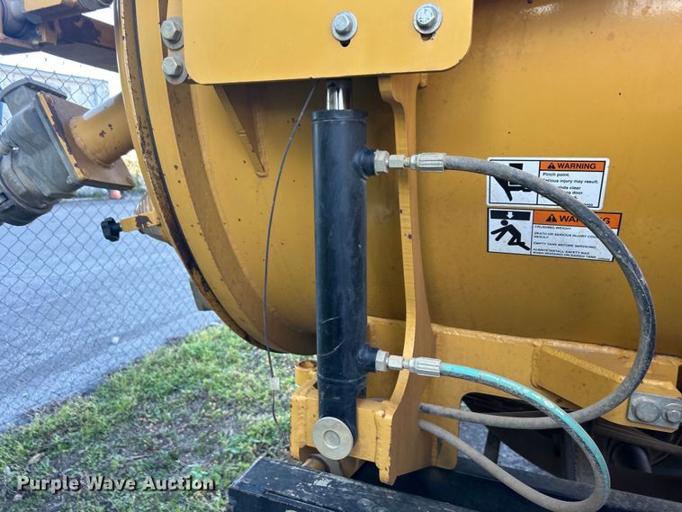 image for item EG0332 2012 Vermeer V800X205S.D. vacuum excavator