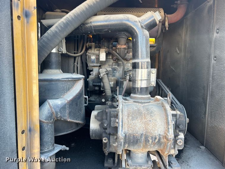 image for item EG0332 2012 Vermeer V800X205S.D. vacuum excavator