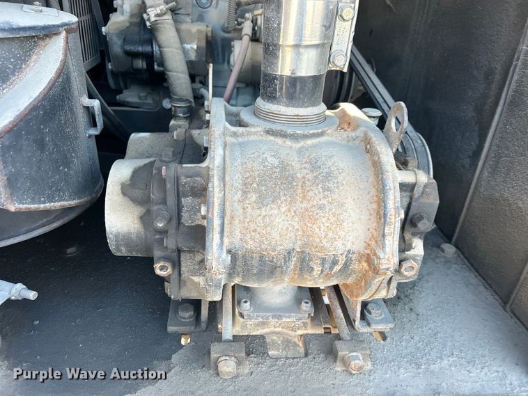 image for item EG0332 2012 Vermeer V800X205S.D. vacuum excavator