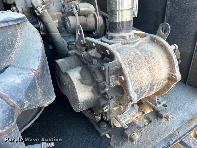 image for item EG0332 2012 Vermeer V800X205S.D. vacuum excavator