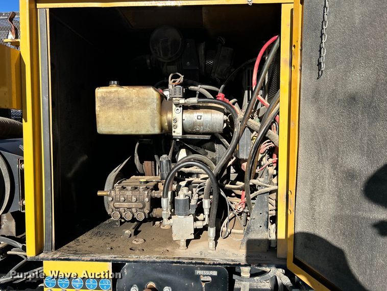 image for item EG0332 2012 Vermeer V800X205S.D. vacuum excavator