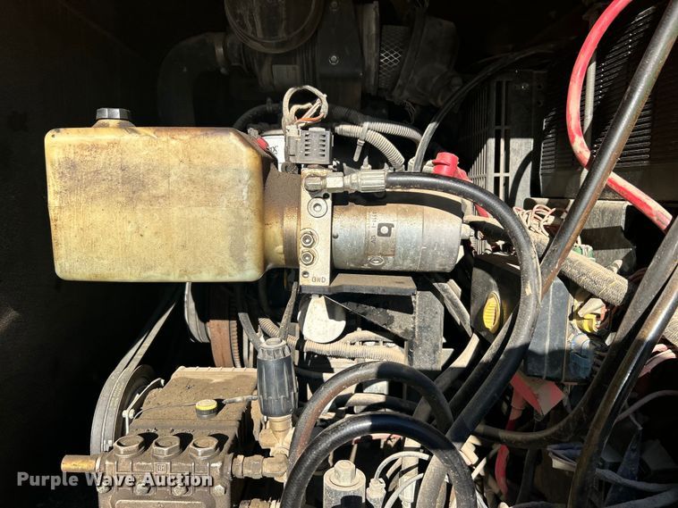 image for item EG0332 2012 Vermeer V800X205S.D. vacuum excavator