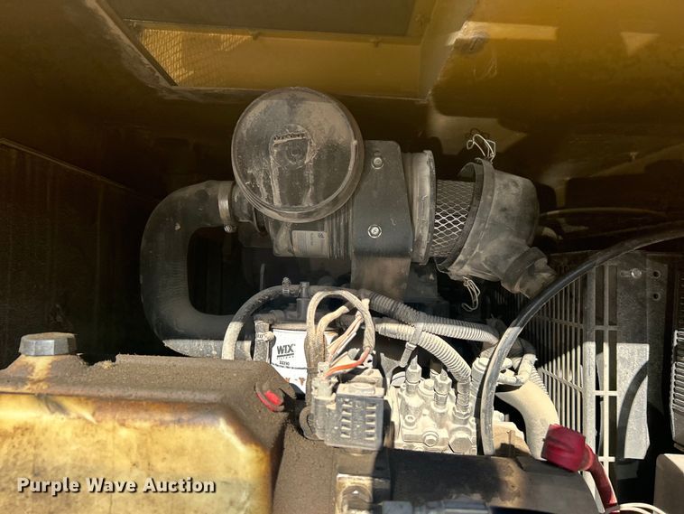 image for item EG0332 2012 Vermeer V800X205S.D. vacuum excavator