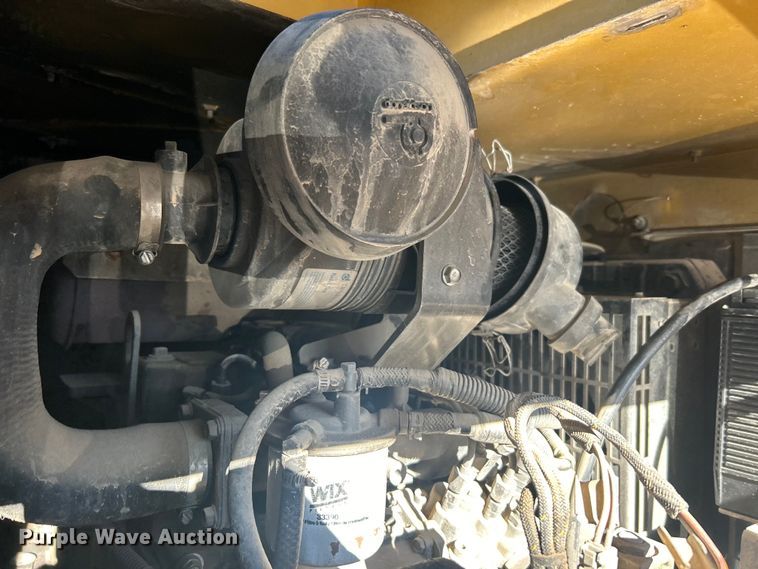 image for item EG0332 2012 Vermeer V800X205S.D. vacuum excavator