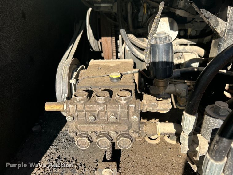 image for item EG0332 2012 Vermeer V800X205S.D. vacuum excavator