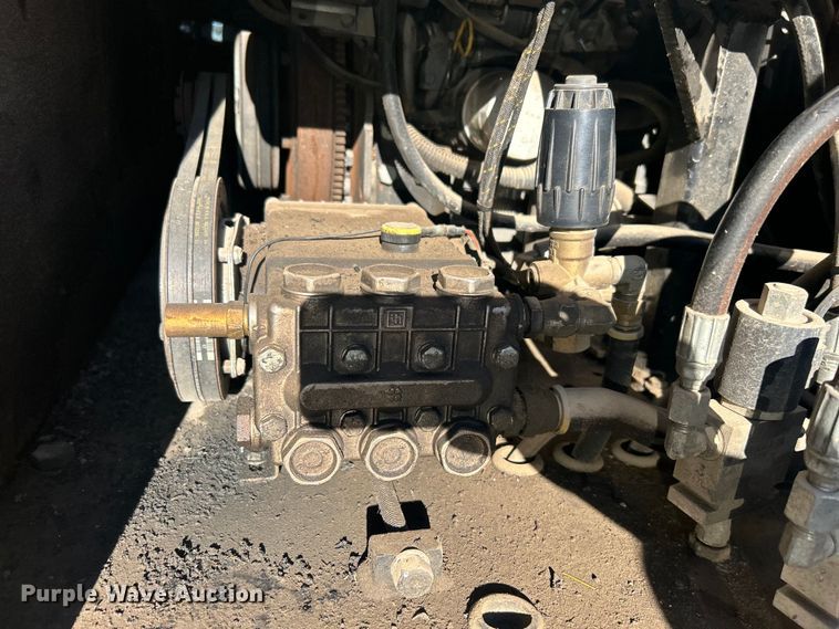 image for item EG0332 2012 Vermeer V800X205S.D. vacuum excavator