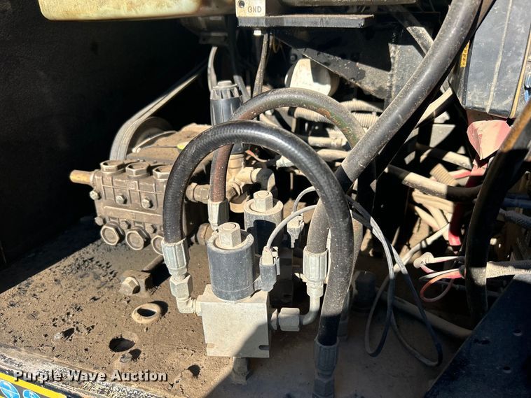 image for item EG0332 2012 Vermeer V800X205S.D. vacuum excavator