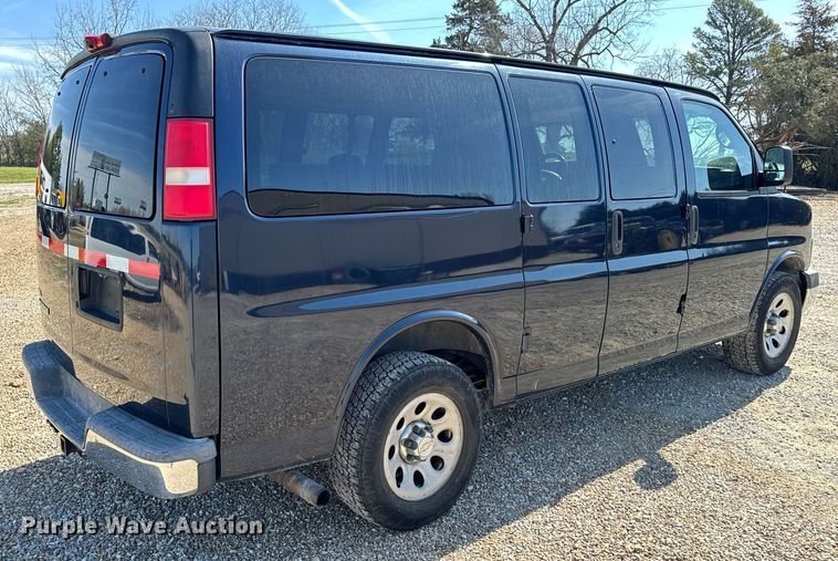 image for item EH6627 2010 Chevrolet Express van