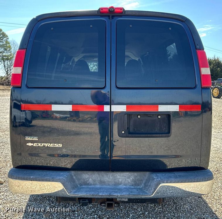 image for item EH6627 2010 Chevrolet Express van